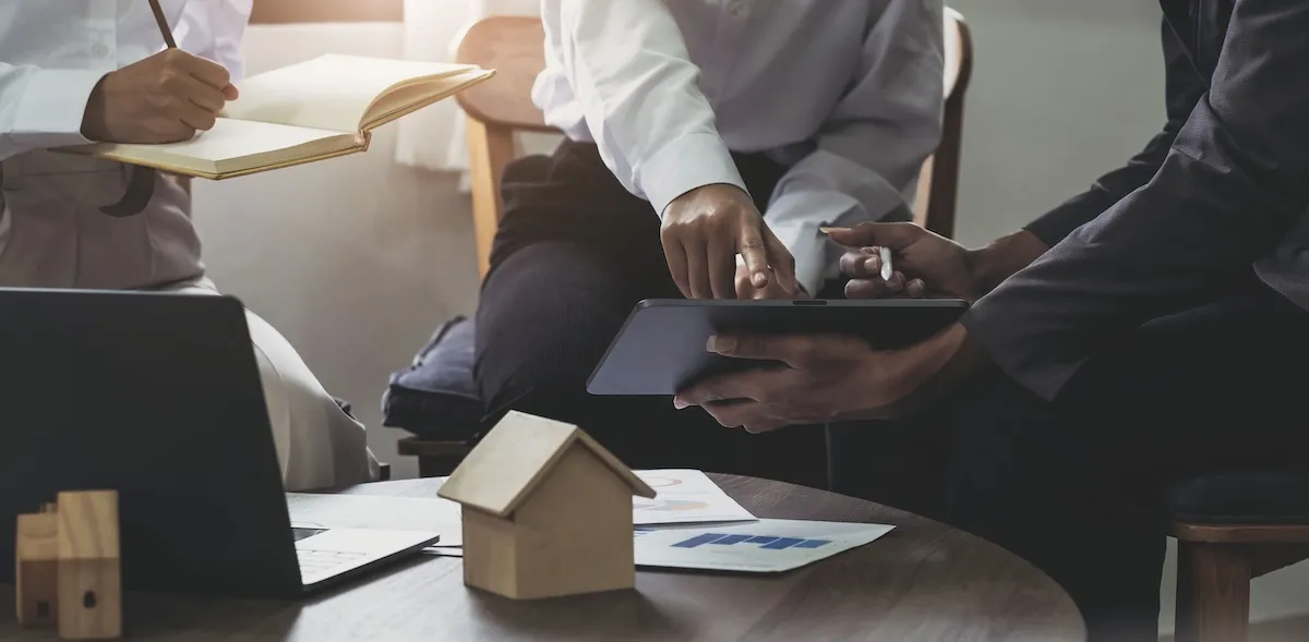 Maximizing Savings: Simple vs. Compound Interest Explained